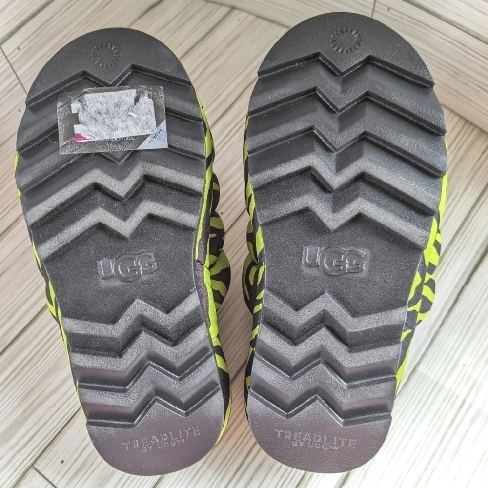 UGG Maxi Slides in Tiger Print in Key Lime and Black Women's Size 5 NWOT